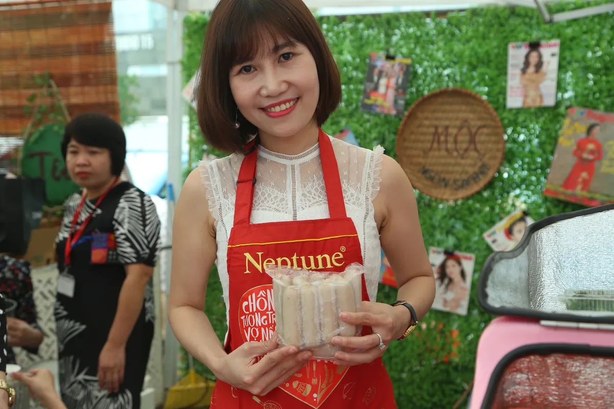 Rộn ràng Hội chợ Mùa Xuân chào đón ngày Quốc tế phụ nữ 8/3 - Ảnh 9. Rộn ràng Hội chợ Mùa Xuân chào đón ngày Quốc tế phụ nữ 8/3 - Ảnh 9.