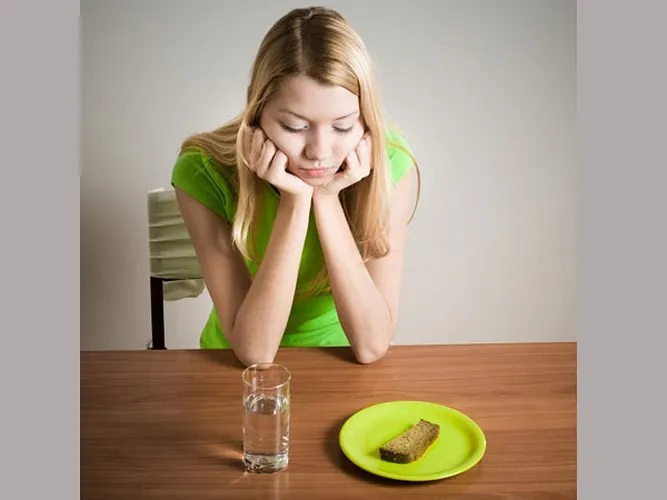 Tại sao những rối loạn về ăn uống lại phổ biến hơn ở phụ nữ? - Ảnh 1. Tại sao những rối loạn về ăn uống lại phổ biến hơn ở phụ nữ? - Ảnh 1.