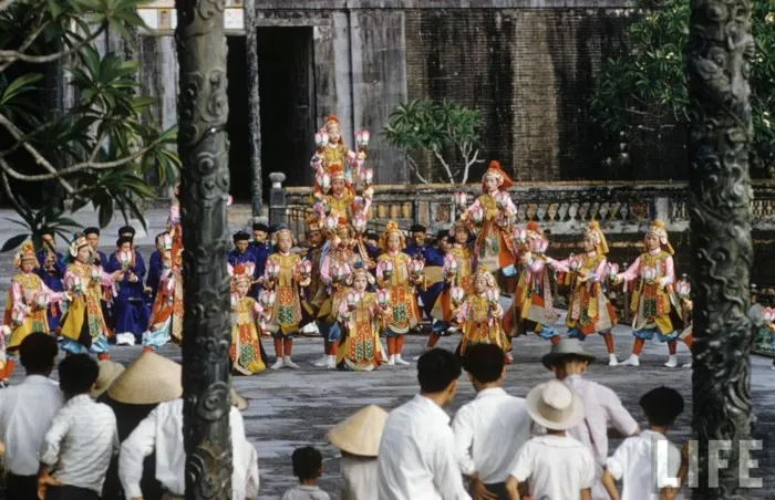 Cố đô Huế năm 1961 đẹp ngỡ ngàng trong loạt ảnh màu trên tạp chí Mỹ - Ảnh 8.