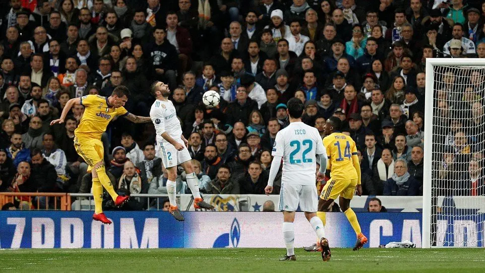 Champions League 2017/18: Juventus suýt tạo bất ngờ, Real và Bayern tiến vào bán kết - Ảnh 2.