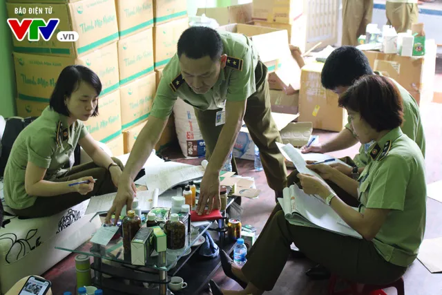Lại phát hiện 10.000 sản phẩm thuốc đông y không rõ nguồn gốc - Ảnh 1. Lại phát hiện 10.000 sản phẩm thuốc đông y không rõ nguồn gốc - Ảnh 1.
