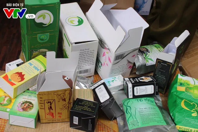 Lại phát hiện 10.000 sản phẩm thuốc đông y không rõ nguồn gốc - Ảnh 3. Lại phát hiện 10.000 sản phẩm thuốc đông y không rõ nguồn gốc - Ảnh 3.