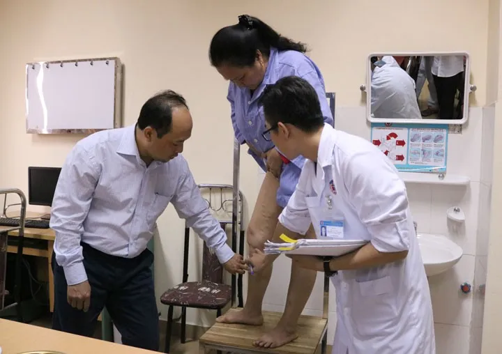 Khám tư vấn và điều trị các bệnh lý tim - mạch và lồng ngực cho người dân - Ảnh 1. Khám tư vấn và điều trị các bệnh lý tim - mạch và lồng ngực cho người dân - Ảnh 1.