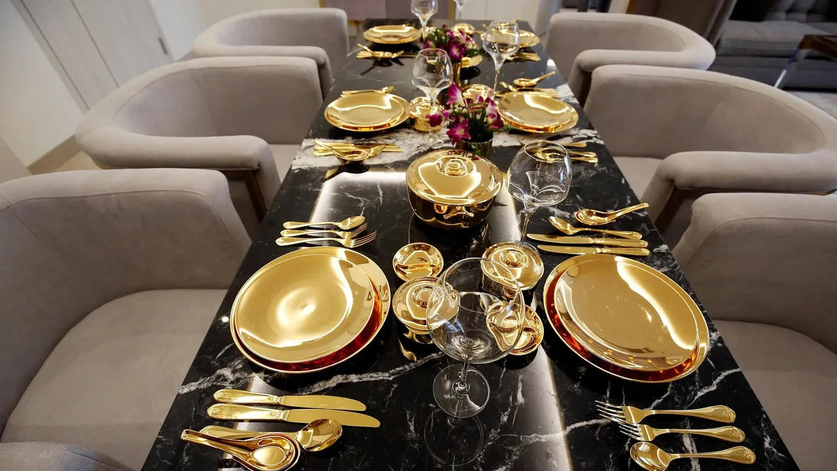 Đến vua Midas cũng phải cho&aacute;ng với kh&aacute;ch sạn bằng v&agrave;ng tại Đ&agrave; Nẵng - Ảnh 1.