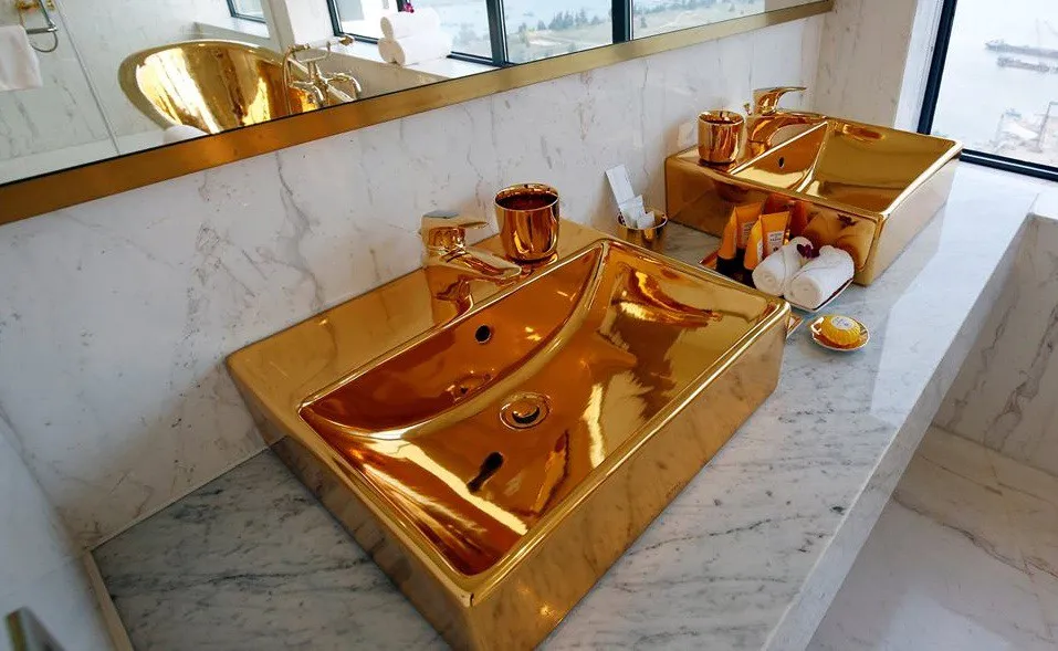 Đến vua Midas cũng phải cho&aacute;ng với kh&aacute;ch sạn bằng v&agrave;ng tại Đ&agrave; Nẵng - Ảnh 3.