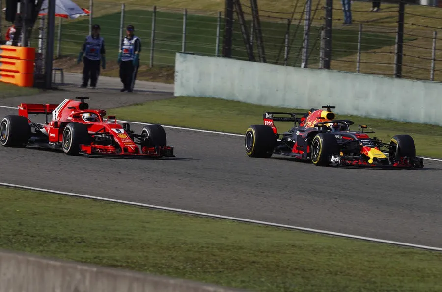 Đua xe F1: Daniel Ricciardo về nhất chặng đua tại Trung Quốc - Ảnh 2. Đua xe F1: Daniel Ricciardo về nhất chặng đua tại Trung Quốc - Ảnh 2.