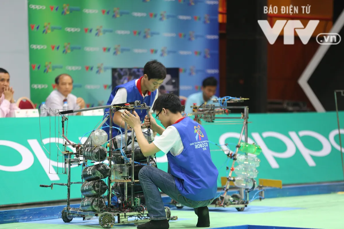 Robocon Việt Nam 2018: Nhiều kỷ lục được xác lập trong ngày thi đấu đầu tiên - Ảnh 23.