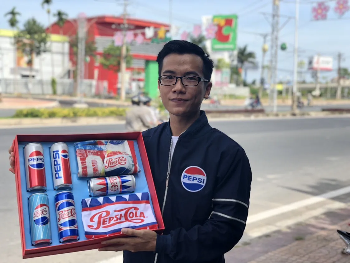 Giới trẻ Cần Thơ sôi sục vì quà chất Pepsi - Ảnh 3. Giới trẻ Cần Thơ sôi sục vì quà chất Pepsi - Ảnh 3.