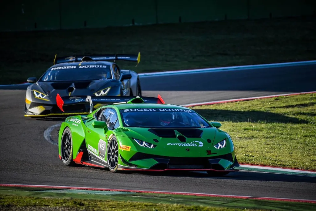 Lamborghini Huracan Super Trofeo EVO - “Bò chiến” trên đường đua - Ảnh 2.