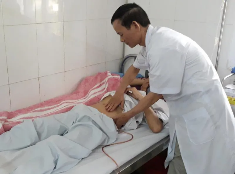 Bệnh nhân có sonde JJ cứng như kim loại - Ảnh 1.
