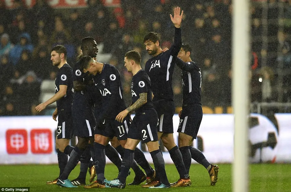 Kết quả bóng đá quốc tế rạng sáng 3/1: Man City trở lại mạch thắng, tái lập khoảng cách 15 điểm với Man Utd - Ảnh 3. Kết quả bóng đá quốc tế rạng sáng 3/1: Man City trở lại mạch thắng, tái lập khoảng cách 15 điểm với Man Utd - Ảnh 3.
