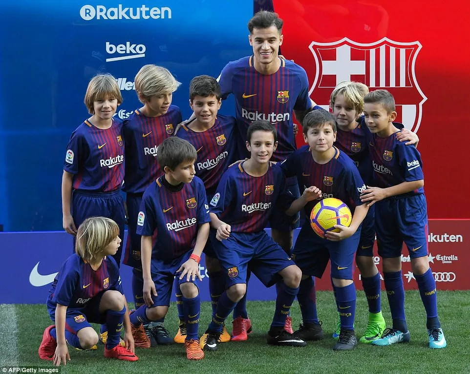 CHÍNH THỨC: Coutinho ra mắt CLB mới, Barcelona - Ảnh 1.