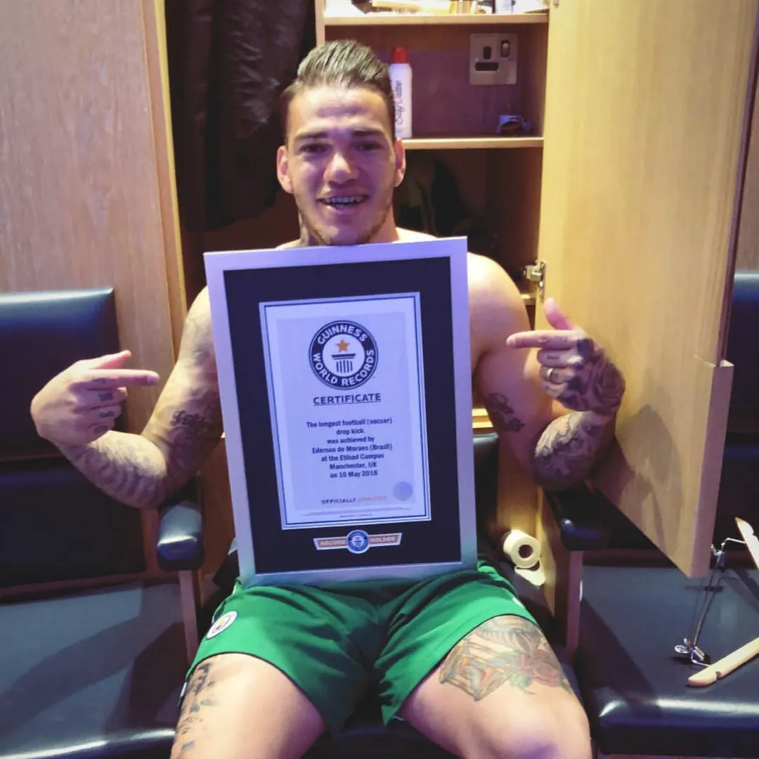 Thua De Gea Găng tay vàng, không ai ngờ Ederson lại làm được điều này - Ảnh 1. Thua De Gea Găng tay vàng, không ai ngờ Ederson lại làm được điều này - Ảnh 1.