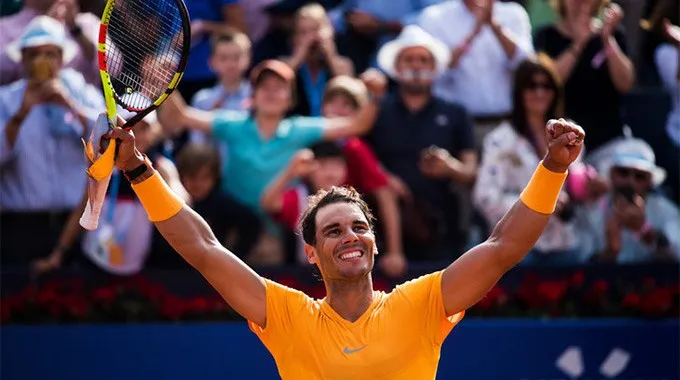 Rafael Nadal phá vỡ kỷ lục tồn tại 34 năm của John McEnroe - Ảnh 1. Rafael Nadal phá vỡ kỷ lục tồn tại 34 năm của John McEnroe - Ảnh 1.