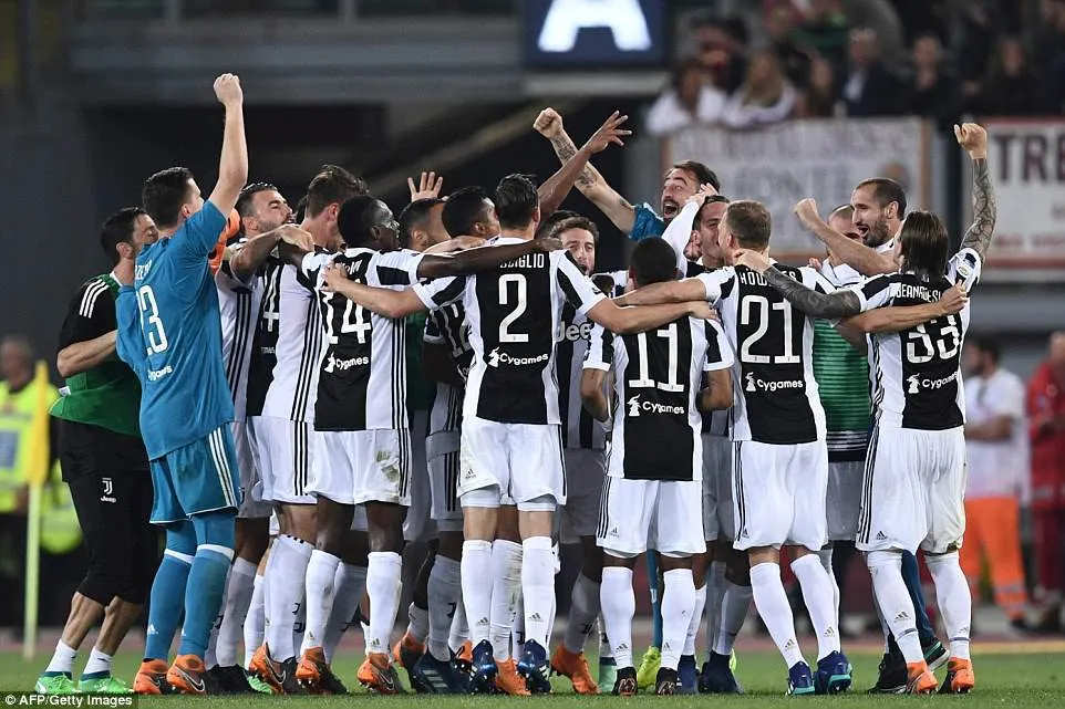 Hòa Roma, Juventus giành ngôi vô địch Serie A 2017/18 - Ảnh 3. Hòa Roma, Juventus giành ngôi vô địch Serie A 2017/18 - Ảnh 3.