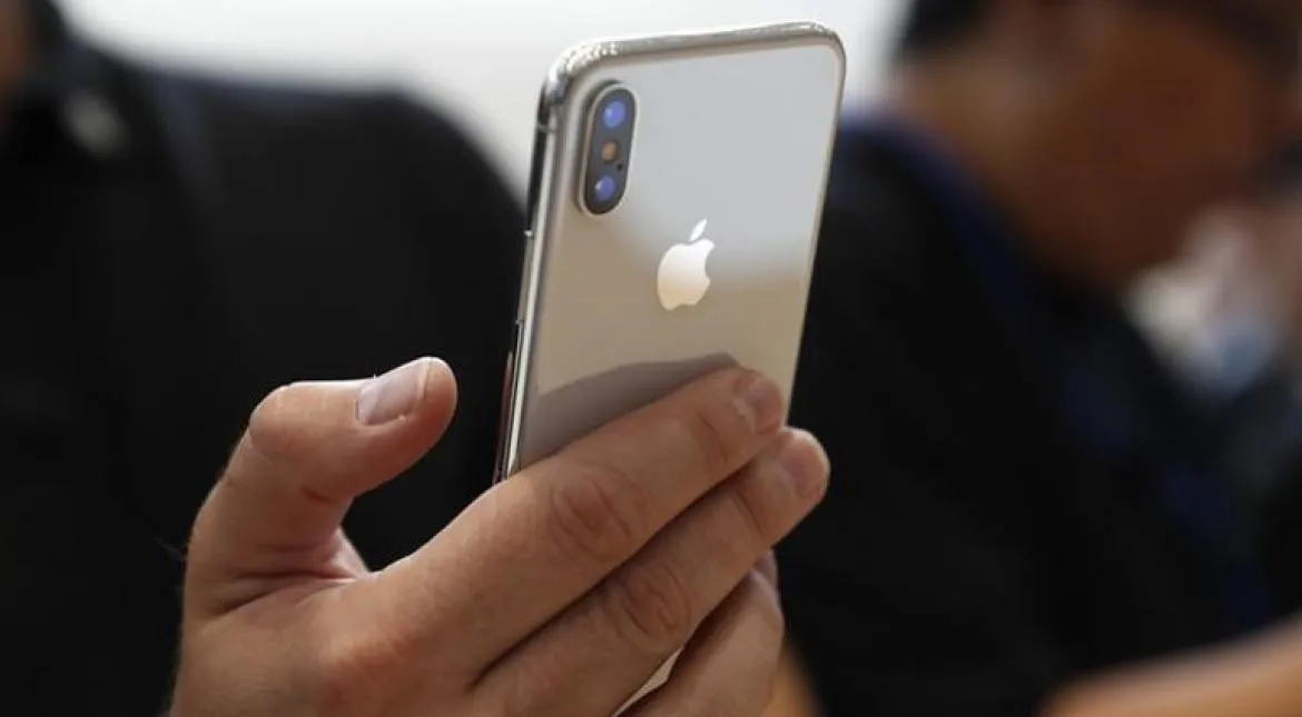 Apple hạ dự báo doanh thu, iPhone đã hết thời? - Ảnh 2.