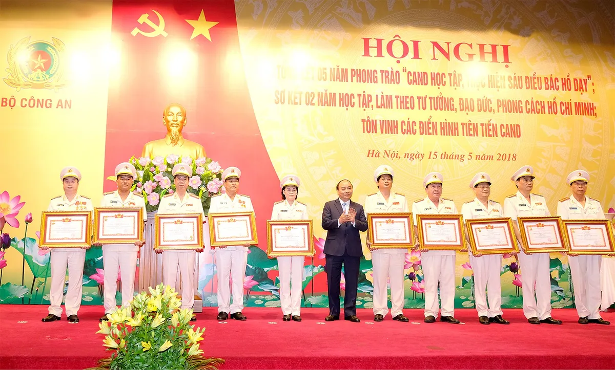 5 năm phong trào Công an nhân dân học tập, thực hiện 6 điều Bác Hồ dạy - Ảnh 1.