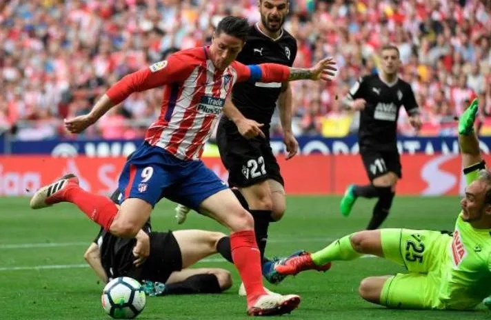 Những hình ảnh không thể nào quên trong ngày Fernando Torres chia tay A. Madrid - Ảnh 4. Những hình ảnh không thể nào quên trong ngày Fernando Torres chia tay A. Madrid - Ảnh 4.