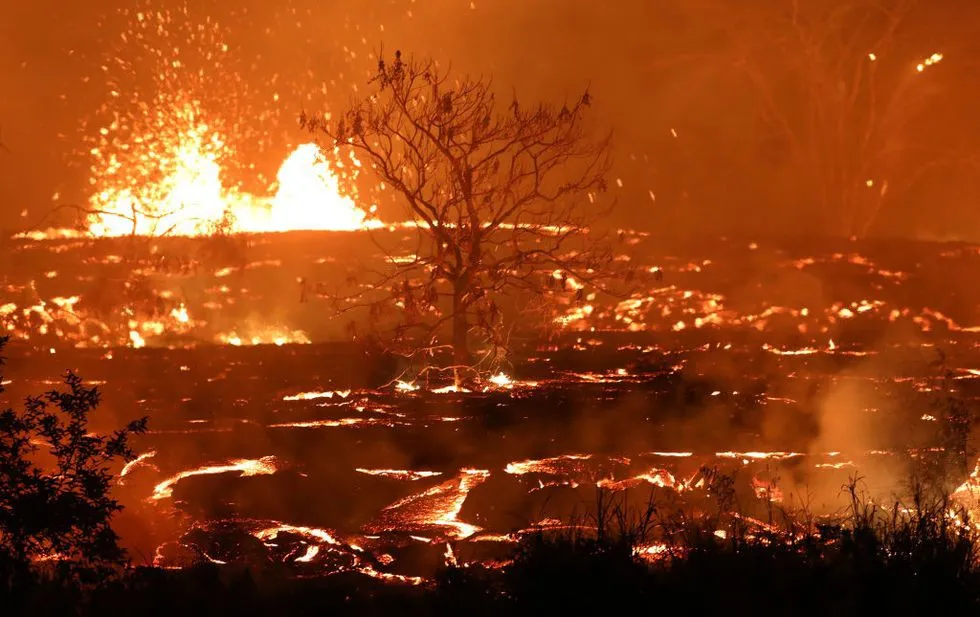 Dung nham núi lửa Kilauea tuôn trào - Ảnh 3.