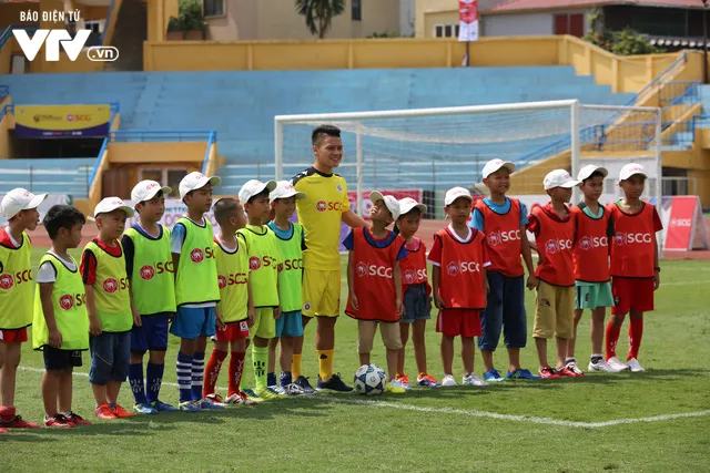 Cầu thủ nhí hào hứng “đội nắng” chơi bóng cùng sao U23 Việt Nam - Ảnh 14. Cầu thủ nhí hào hứng “đội nắng” chơi bóng cùng sao U23 Việt Nam - Ảnh 14.