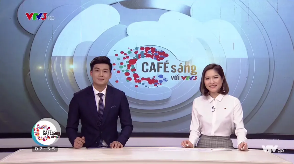 Ngắm nụ cười tỏa nắng của chàng MC Cà phê sáng với VTV3 - Ảnh 2.