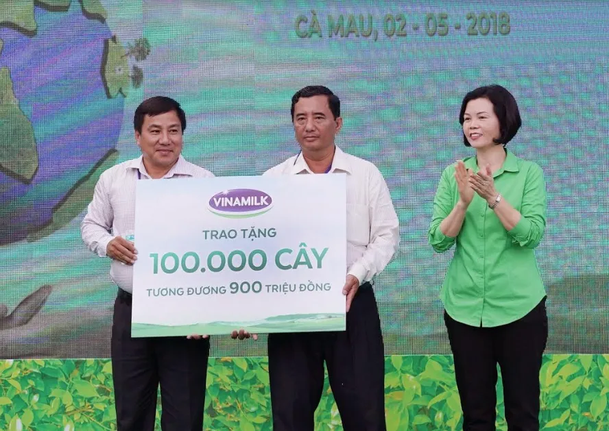 Vinamilk trồng 100.000 cây xanh và trao tặng 66.000 ly sữa tại tỉnh Cà Mau - Ảnh 2.