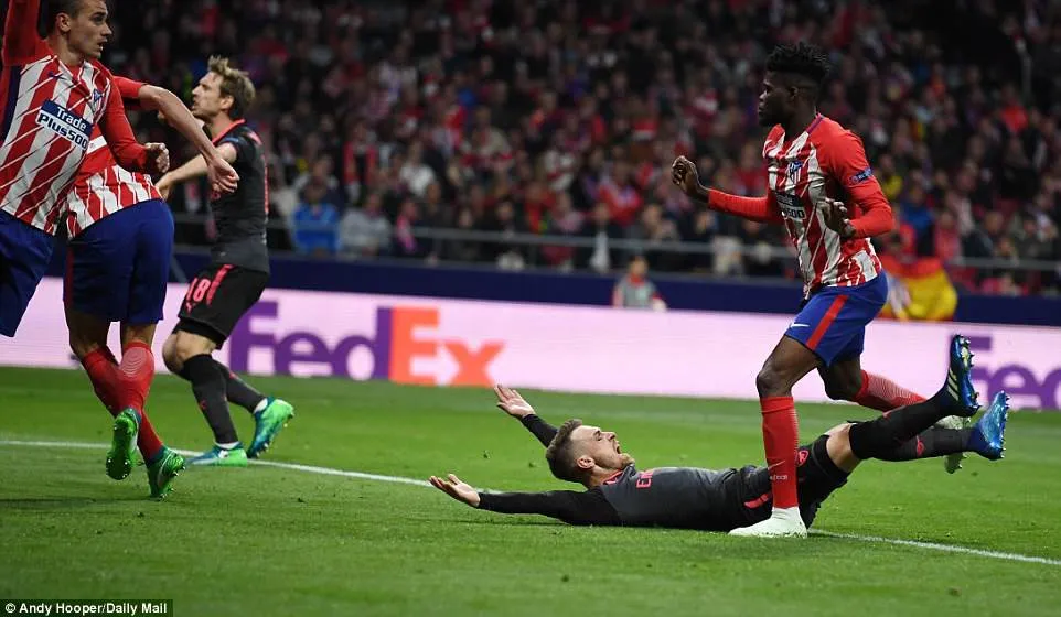 Chùm ảnh: Arsenal thất bại trước Atletico Madrid, dừng bước ở bán kết Europa League - Ảnh 12. Chùm ảnh: Arsenal thất bại trước Atletico Madrid, dừng bước ở bán kết Europa League - Ảnh 12.
