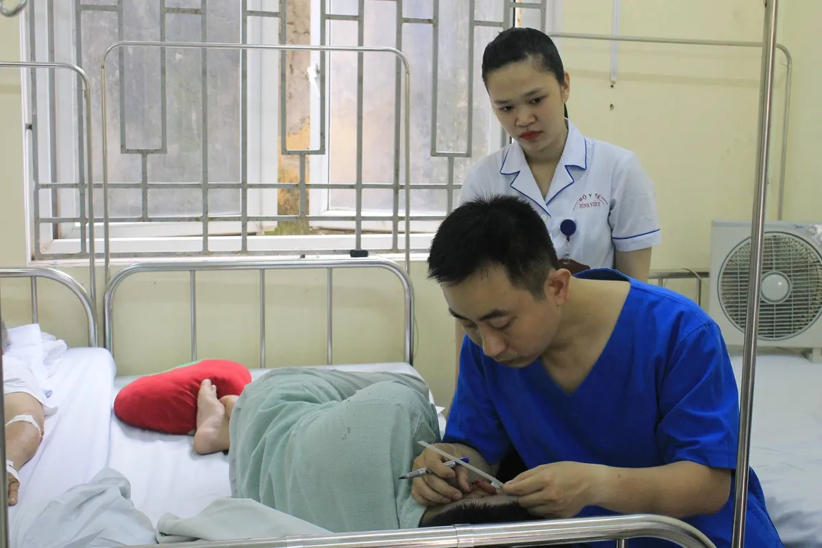 Đang trong cuộc nhậu, người đàn ông bị cắn đứt tai - Ảnh 3. Đang trong cuộc nhậu, người đàn ông bị cắn đứt tai - Ảnh 3.