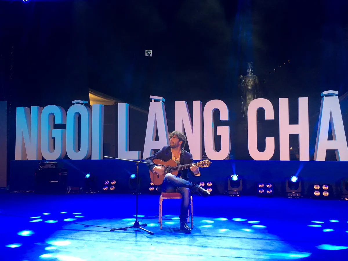 Ngôi làng châu Âu: Bữa tiệc âm nhạc hoành tráng giữa lòng Thủ đô - Ảnh 1.