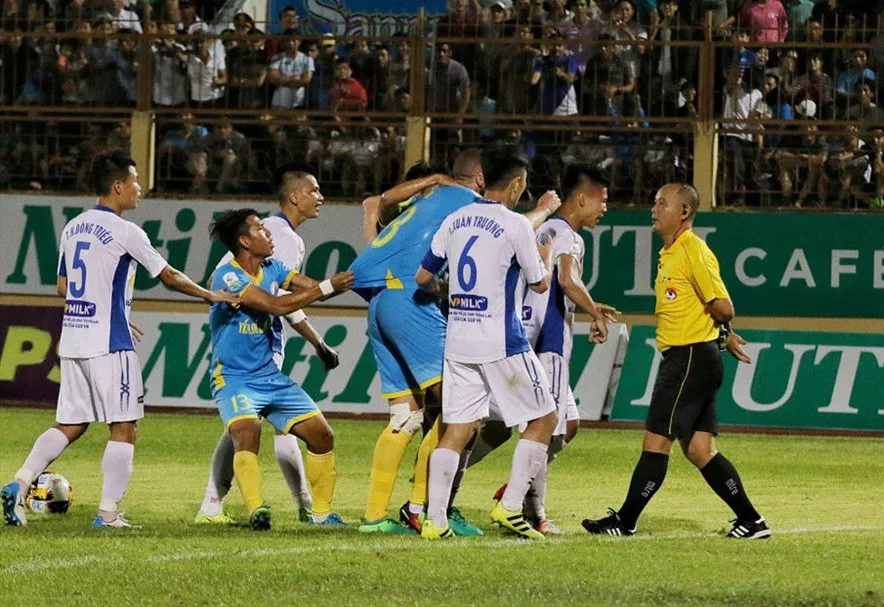 VPF chính thức không mời trọng tài Nguyễn Văn Kiên làm việc vô thời hạn - Ảnh 1. VPF chính thức không mời trọng tài Nguyễn Văn Kiên làm việc vô thời hạn - Ảnh 1.