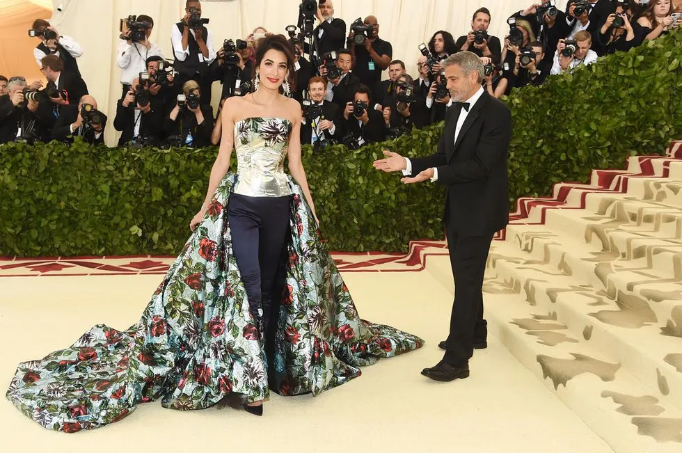 Những bộ cánh nổi bật nhất Met Gala 2018 - Ảnh 15.