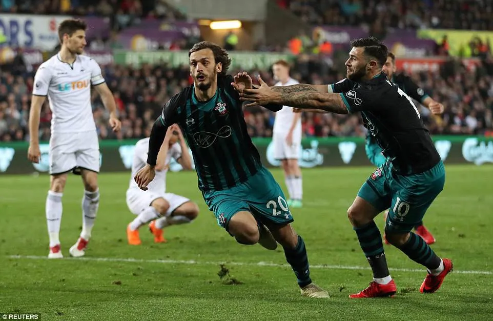 Ngoại hạng Anh: Southampton có chiến thắng quan trọng trước Swansea trong cuộc đua trụ hạng - Ảnh 2.