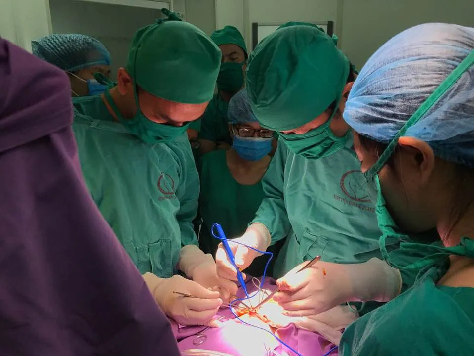 Trẻ sơ sinh bị thoát vị rốn bẩm sinh - Ảnh 1. Trẻ sơ sinh bị thoát vị rốn bẩm sinh - Ảnh 1.