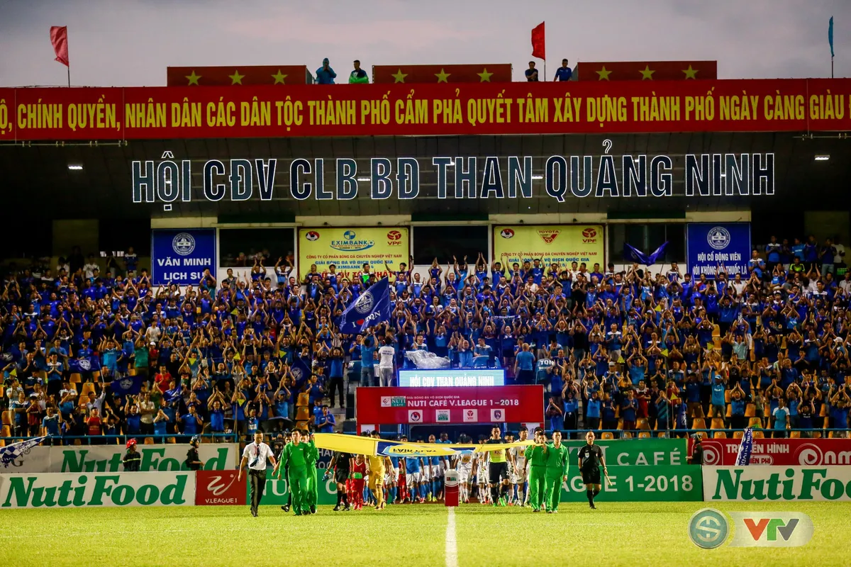 Hạ HAGL, Than Quảng Ninh củng cố ngôi nhì bảng - Ảnh 1.