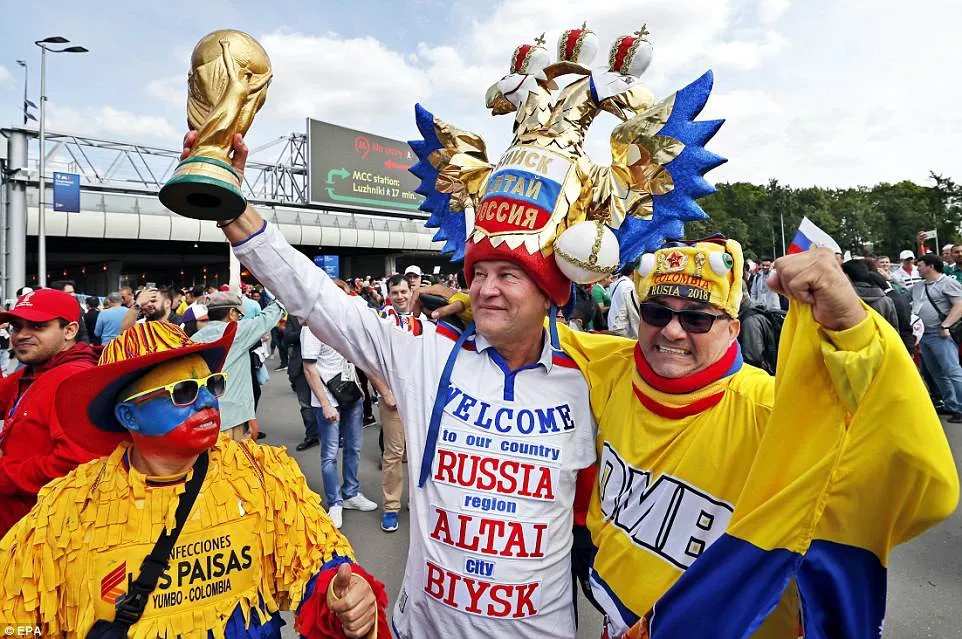 CĐV Nga xinh đẹp trong trang phục truyền thống đón FIFA World Cup™ 2018 - Ảnh 7. CĐV Nga xinh đẹp trong trang phục truyền thống đón FIFA World Cup™ 2018 - Ảnh 7.