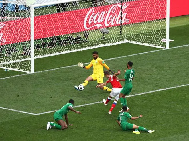 Bảng A FIFA World Cup&trade; 2018: Chủ nh&agrave; Nga đừng ngủ qu&ecirc;n tr&ecirc;n chiến thắng - Ảnh 2.