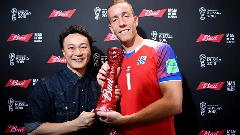 Thủ thành ĐT Iceland tiết lộ bí quyết đánh bại Messi ở quả phạt đền - Ảnh 1. Thủ thành ĐT Iceland tiết lộ bí quyết đánh bại Messi ở quả phạt đền - Ảnh 1.