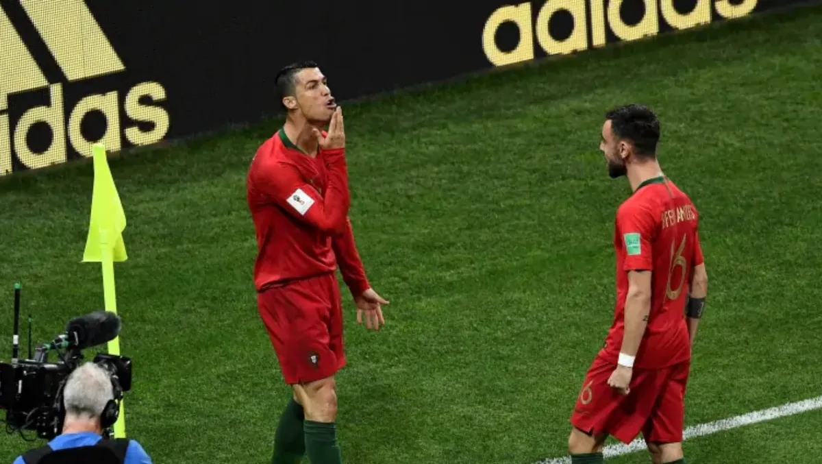 FIFA World Cup™ 2018: Báo Anh lý giải hành động vuốt râu ăn mừng của C.Ronaldo - Ảnh 1. FIFA World Cup™ 2018: Báo Anh lý giải hành động vuốt râu ăn mừng của C.Ronaldo - Ảnh 1.