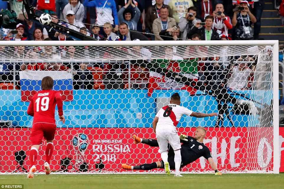 Chấm điểm Peru 0 - 1 Đan Mạch: Người h&ugrave;ng v&agrave; tội đồ - Ảnh 4.