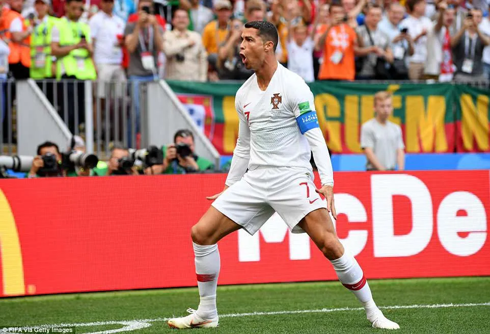Đội hình tiêu biểu FIFA World Cup™ 2018 ngày 20/6: Khi hậu vệ lên ngôi - Ảnh 3.