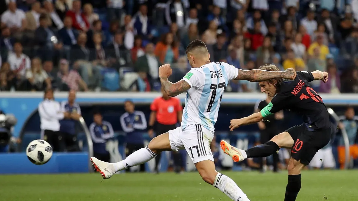 Messi ngao ngán nhìn đồng đội phá game - Ảnh 4. Messi ngao ngán nhìn đồng đội phá game - Ảnh 4.