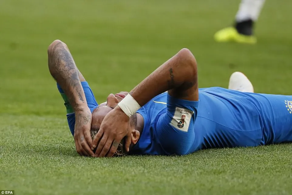 Ghi bàn dễ nhất sự nghiệp vào lưới ĐT Costa Rica, Neymar khóc nấc như trẻ con - Ảnh 2. Ghi bàn dễ nhất sự nghiệp vào lưới ĐT Costa Rica, Neymar khóc nấc như trẻ con - Ảnh 2.