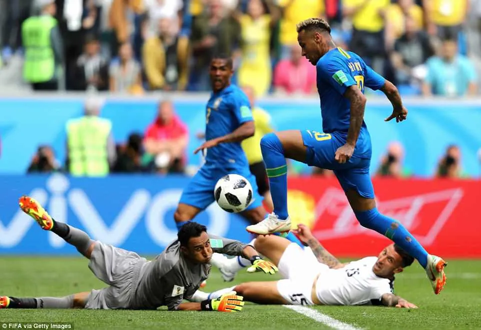 Ghi bàn dễ nhất sự nghiệp vào lưới ĐT Costa Rica, Neymar khóc nấc như trẻ con - Ảnh 3. Ghi bàn dễ nhất sự nghiệp vào lưới ĐT Costa Rica, Neymar khóc nấc như trẻ con - Ảnh 3.