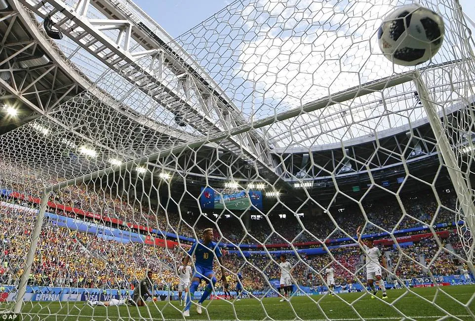 Ghi bàn dễ nhất sự nghiệp vào lưới ĐT Costa Rica, Neymar khóc nấc như trẻ con - Ảnh 4. Ghi bàn dễ nhất sự nghiệp vào lưới ĐT Costa Rica, Neymar khóc nấc như trẻ con - Ảnh 4.