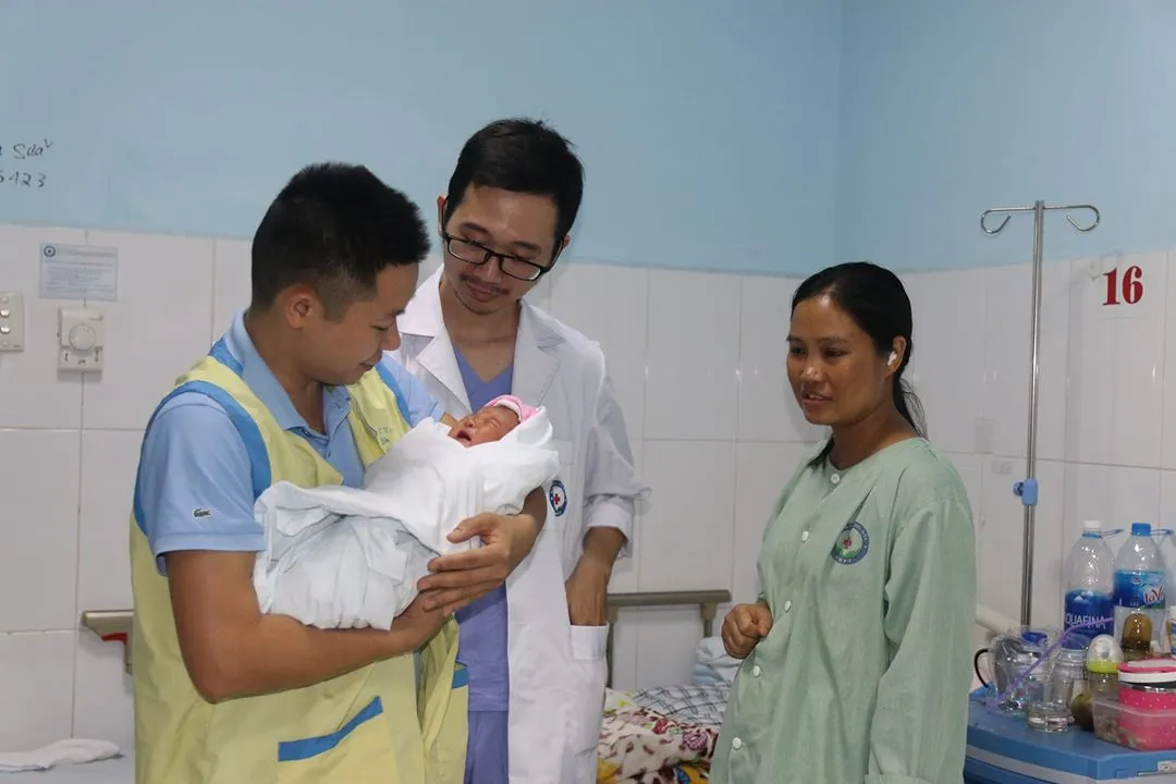 Hạnh phúc được làm cha ở tuổi 40 - Ảnh 1. Hạnh phúc được làm cha ở tuổi 40 - Ảnh 1.