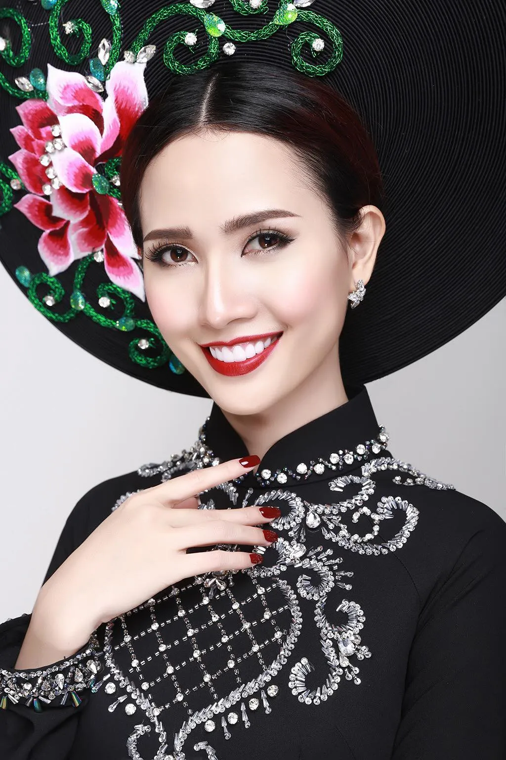Phan Thị Mơ đại diện Việt Nam tham dự Hoa hậu Đại sứ du lịch Thế giới 2018 - Ảnh 1.