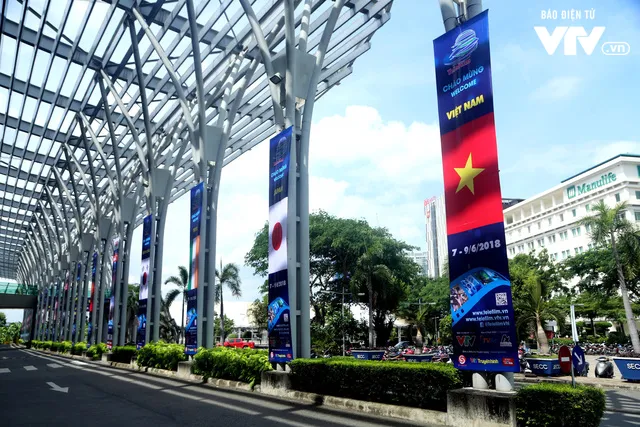 Gấp rút hoàn thiện không gian triển lãm Telefilm 2018 trước ngày khai mạc - Ảnh 2.