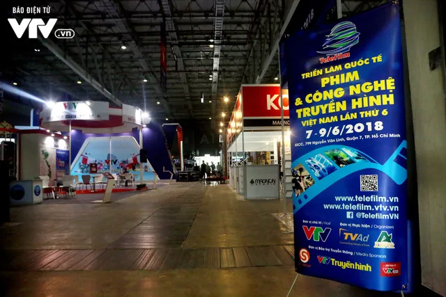 Gấp rút hoàn thiện không gian triển lãm Telefilm 2018 trước ngày khai mạc - Ảnh 3.