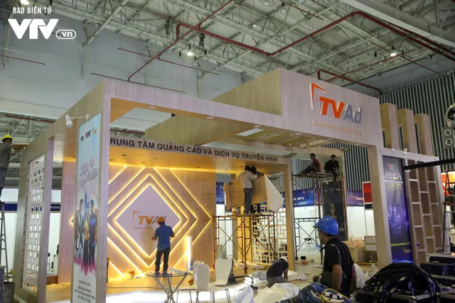 Gấp rút hoàn thiện không gian triển lãm Telefilm 2018 trước ngày khai mạc - Ảnh 7.