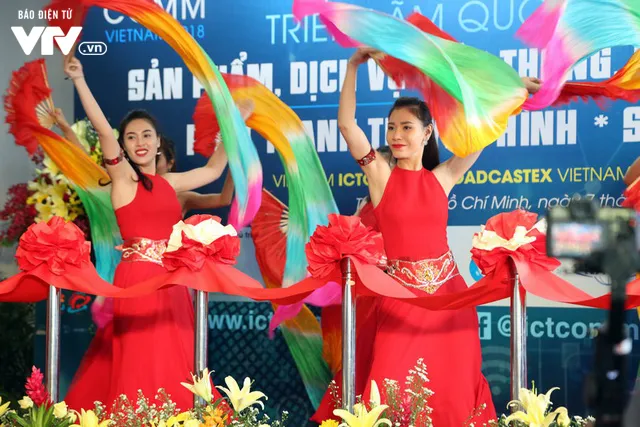 Không khí nhộn nhịp trong ngày khai mạc Vietnam ICT COMM 2018 - Ảnh 4.